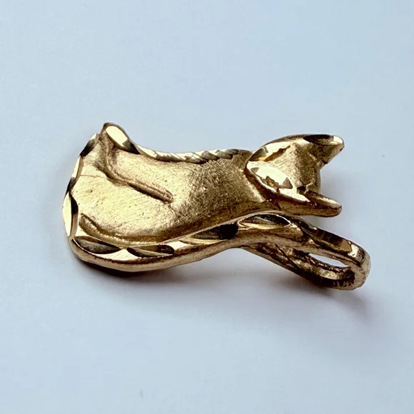 14K Solid Yellow Gold Sitting Kitty Cat Tail Vintage Charm Pendant Necklace